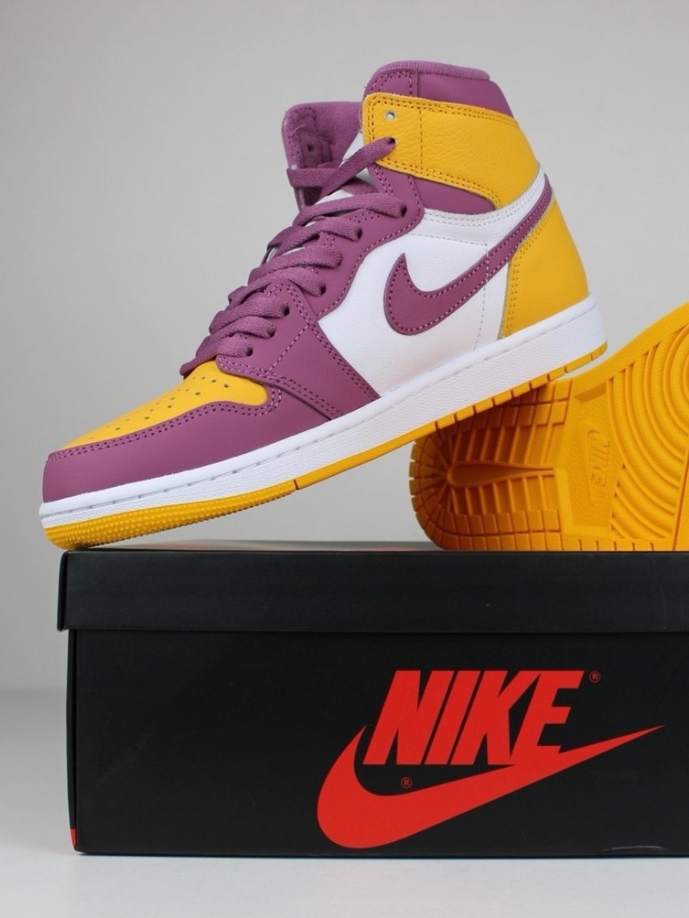 Nike Air Jordan 1 Mid GS Purple Gold Lakers Women’s 8 Youth 6.5Y Sneakers NWT